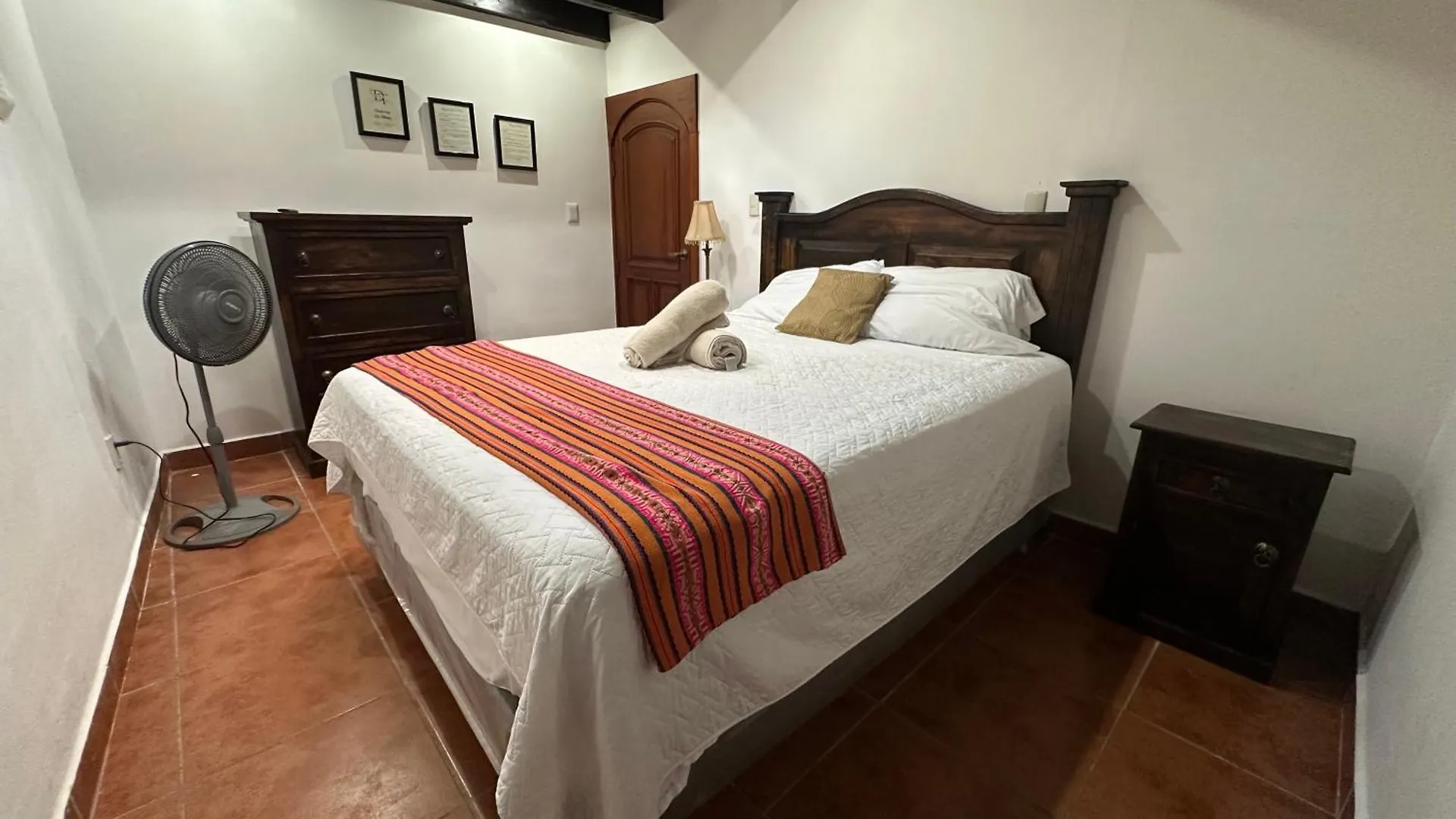 Casa Dos Tierras Hotell Antigua